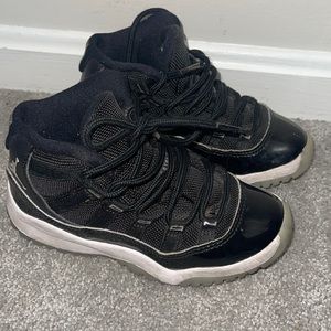Jordan 11s black and white size 11c
